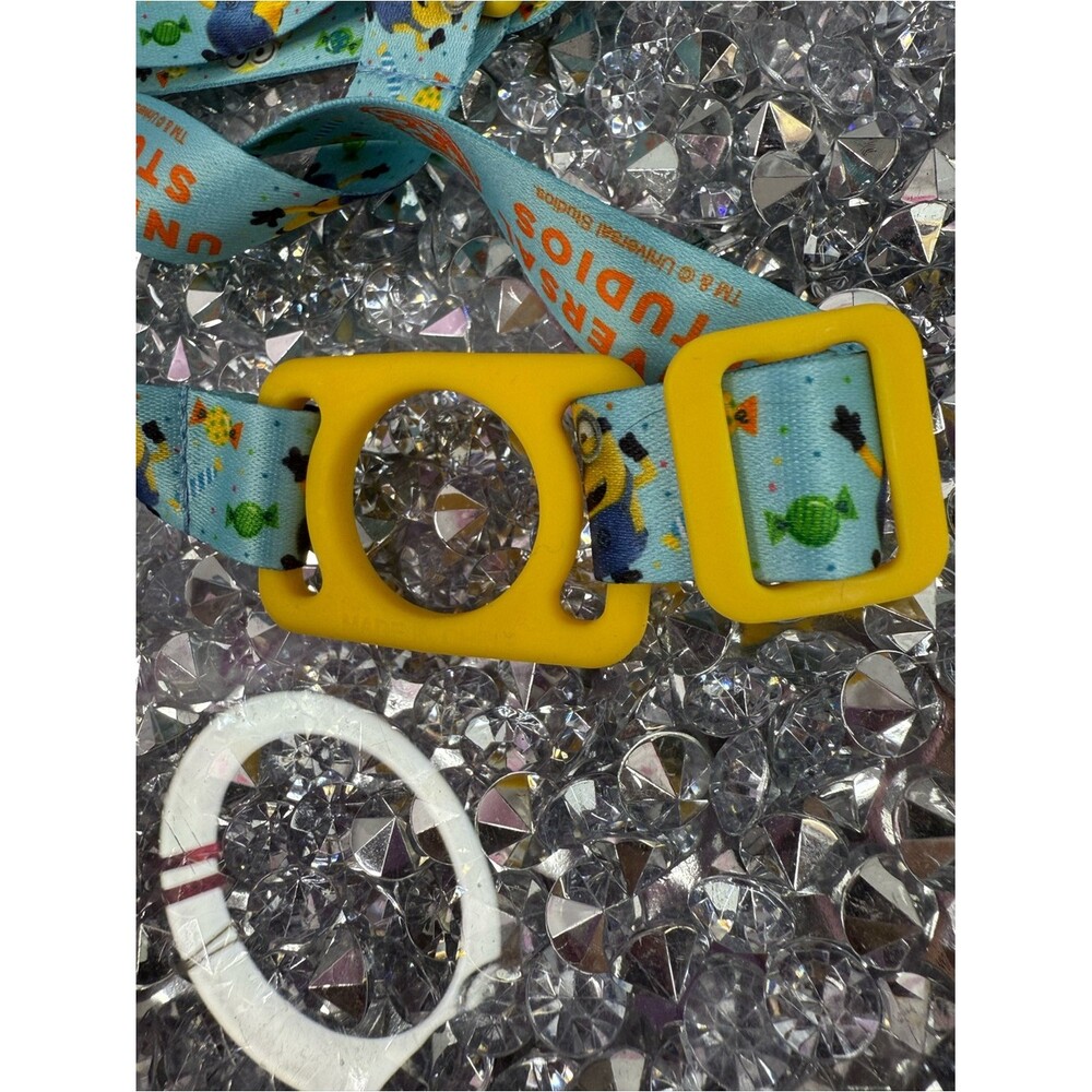 Universal Studios lanyard keychain  Minions Blue Lanyard with Yellow Clip - Picture 4 of 6